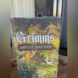 Grimm's Complete Fairy Tales. Fall River Press•New York •Hardcover 2012.